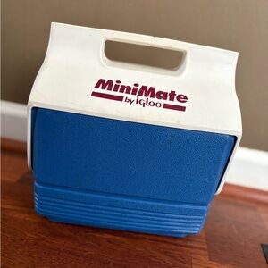 Vintage Minimate Igloo Cooler
